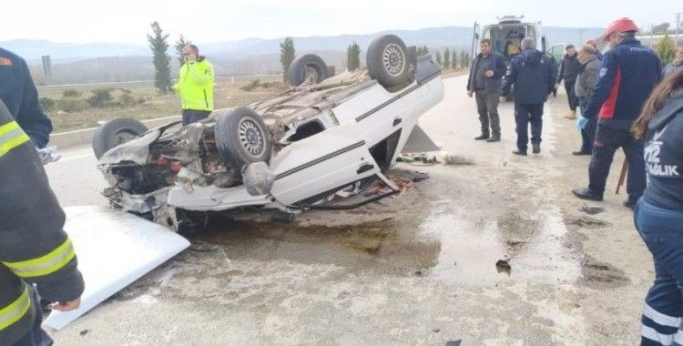 Gediz'de trafik kazası: 3 yaralı