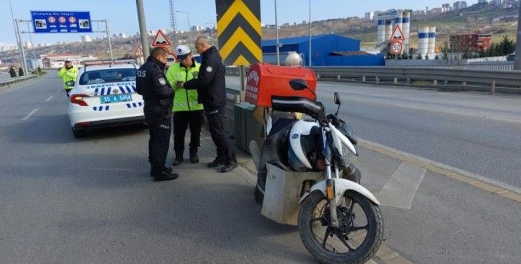 Samsun'da otomobil motosikletli kuryeye çarpıp kaçtı: 1 yaralı