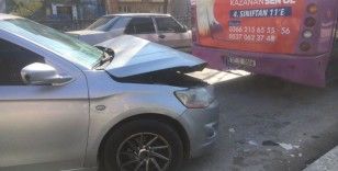 Otomobil halk otobüsüne çarptı: 1 yaralı