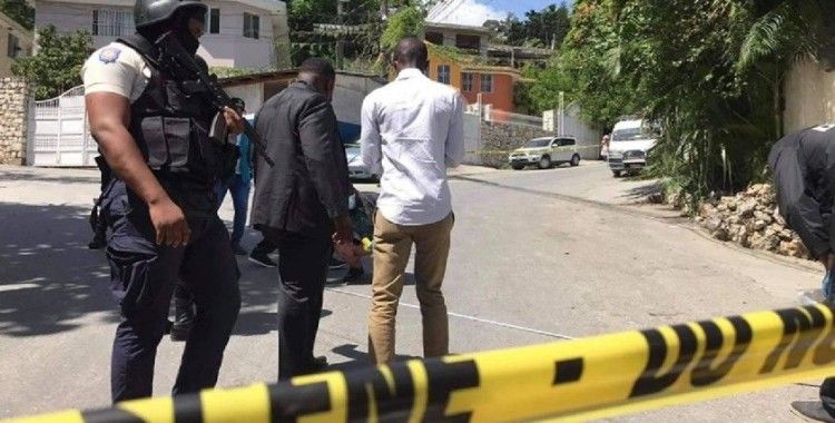 Haiti'de çete savaşlarına tepki gösteren polisler, Başbakan'ın özel konutuna saldırdı