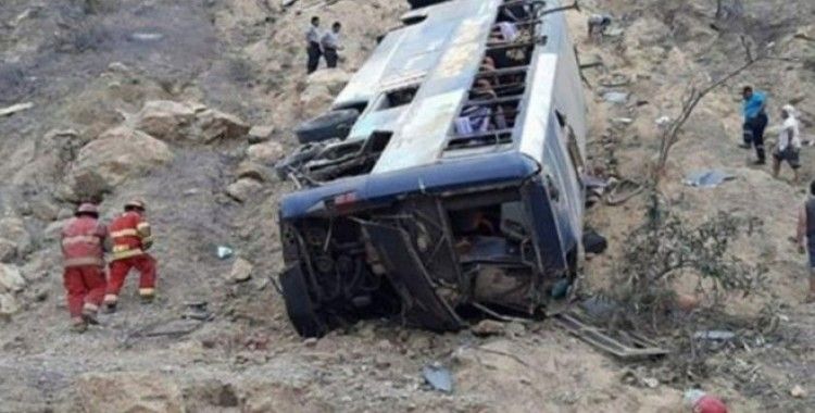 Peru'da yolcu otobüsü uçurumdan yuvarlandı: 25 ölü