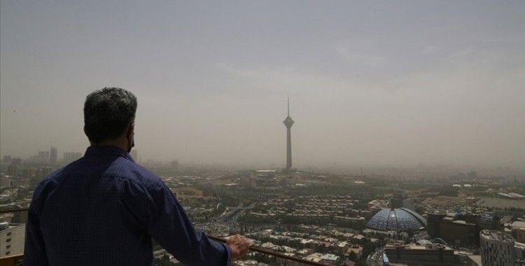 İran'da veliler hava kirliliği ve gaz tasarrufu gibi gerekçelerle okulların kapatılmasına tepkili