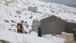Suriye'de etkili olan kar yağışı kamplardaki sivillere zor anlar yaşatıyor
