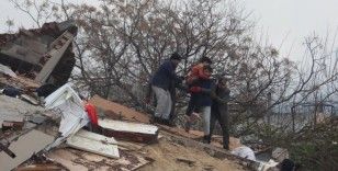 Hatay'da bir çocuk depremden 18 saat sonra sağ kurtarıldı