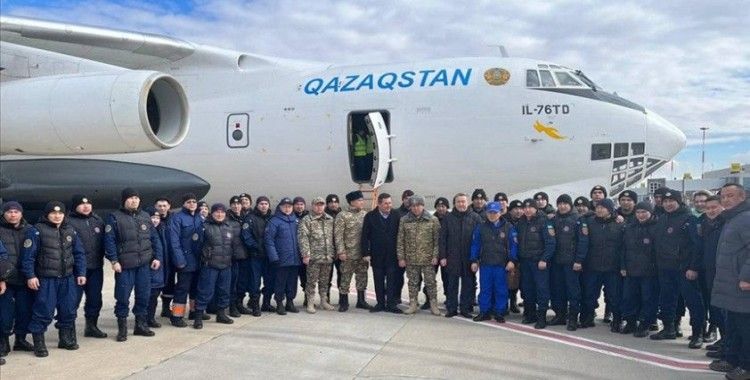Kazakistan'ın arama kurtarma ekibi Türkiye'ye ulaştı