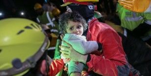 Hatay'da depremden yaklaşık 44 saat sonra anne ve iki yaşındaki kızı kurtarıldı