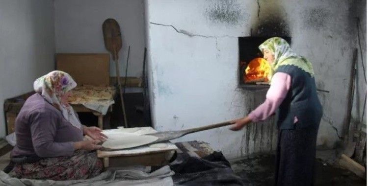 Battaniye dikenler, ekmek pişirenler, dükkan gelirini bağışlayanlar: Tüm Türkiye seferber oldu