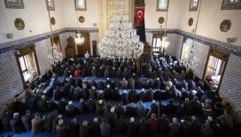 Depremlerde hayatını kaybedenler için tarihi camilerde mevlit okutuldu