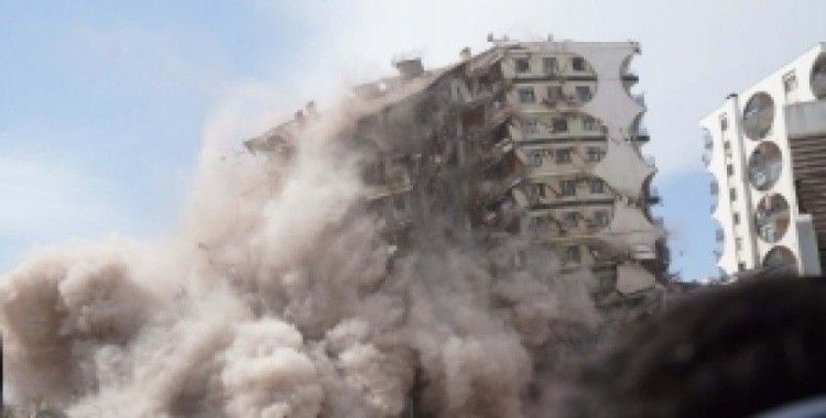 Acil yıkım kararı verilen Galeria sitesinin A Bloğun yıkımı tamamlandı