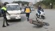 Minibüs ile motosiklet çarpıştı: 1 yaralı