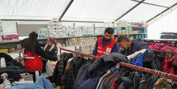 Türk Kızılay deprem bölgesinde 6 ilde 12 sosyal marketle hizmet veriyor