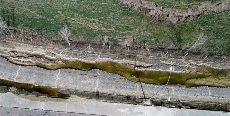 Gölbaşı Gölleri Tabiat Parkı'nda depremle oluşan hasar havadan görüntülendi