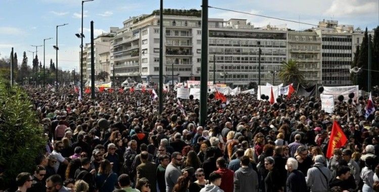 Yunan polisi: Protestolara 50 binden fazla kişi katıldı