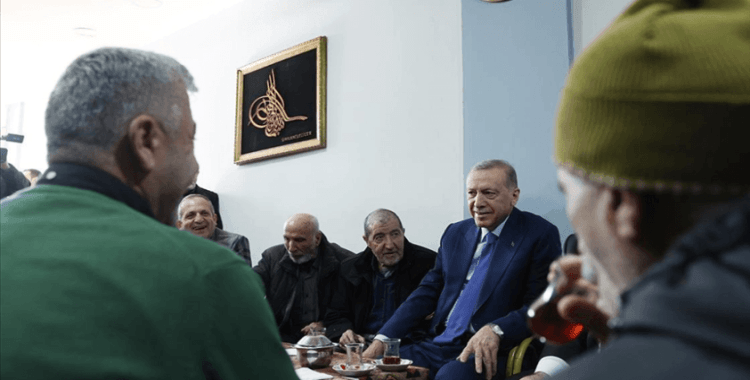 Cumhurbaşkanı Erdoğan, Fatih'te esnaf ziyareti yaptı