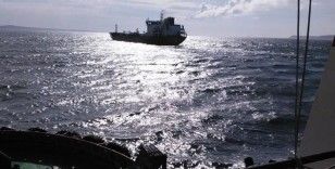 Çanakkale Boğazı'nda arızalanan gemi demirletildi