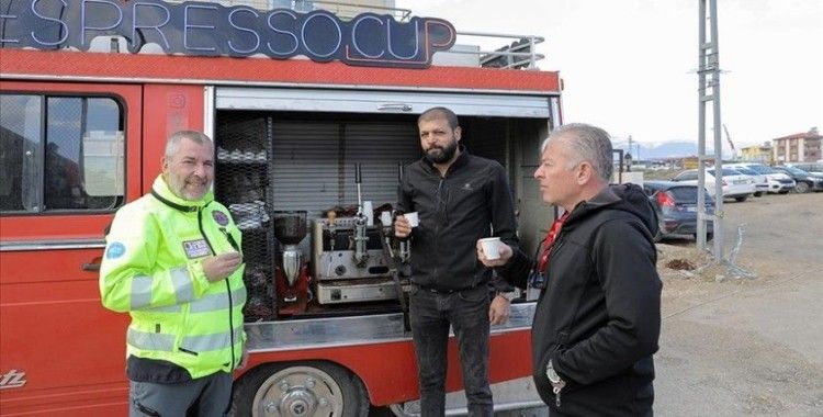 Depremzedeler için İtalya'dan gelen sağlık ekibine 'espressolu' teşekkür