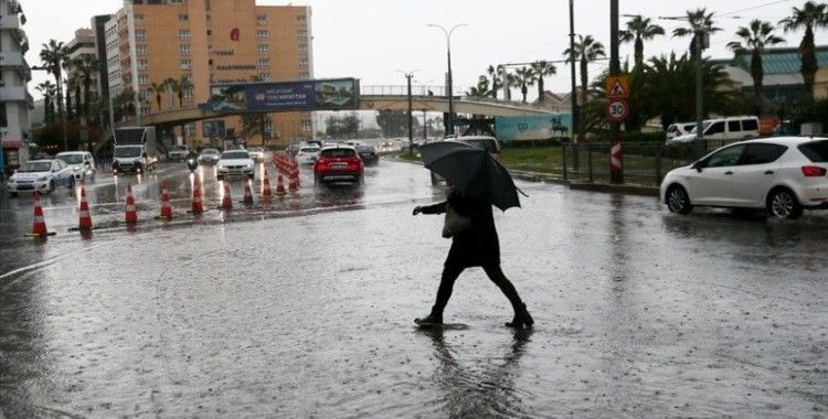 Türkiye geneli için cumartesiden itibaren yağış ve fırtına uyarısı yapıldı