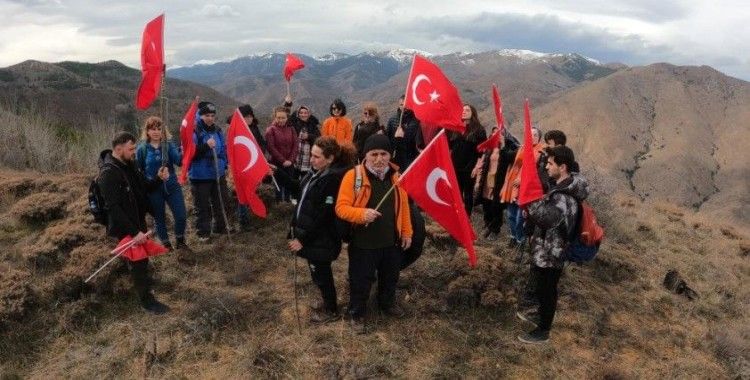 Gümüşhaneli dağcılardan zorlu “İstiklal” yürüyüşü