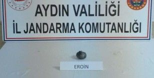 Otobüsteki yolcuların üzerinden uyuşturucu madde ele geçirildi