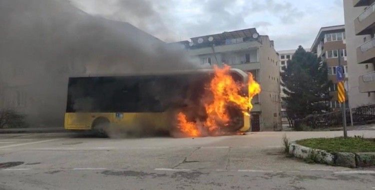 Bursa’da seyir halindeki halk otobüsü alev alev böyle yandı