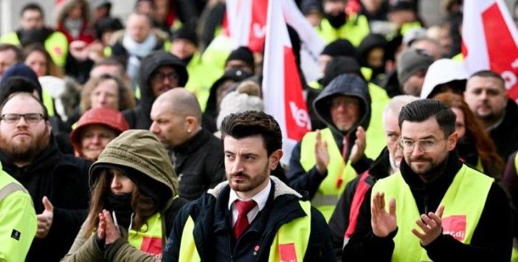 Almanya’da havalimanlarında grev, uçuşlar iptal edildi