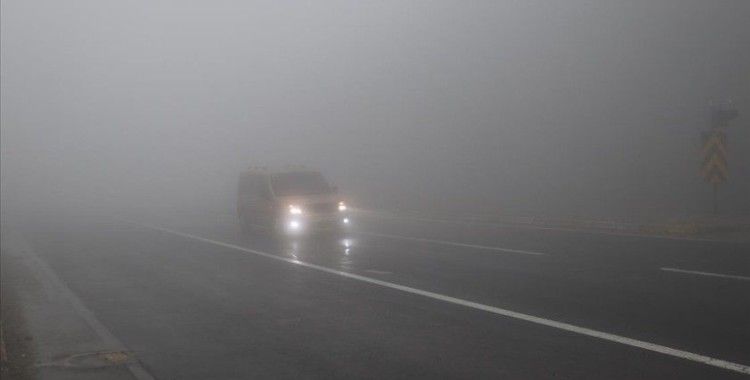 Bolu Dağı'nda yoğun sis nedeniyle görüş mesafesi 10 metreye kadar düştü