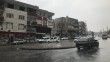 Şanlıurfa'da sağanak yağış yolları göle çevirdi