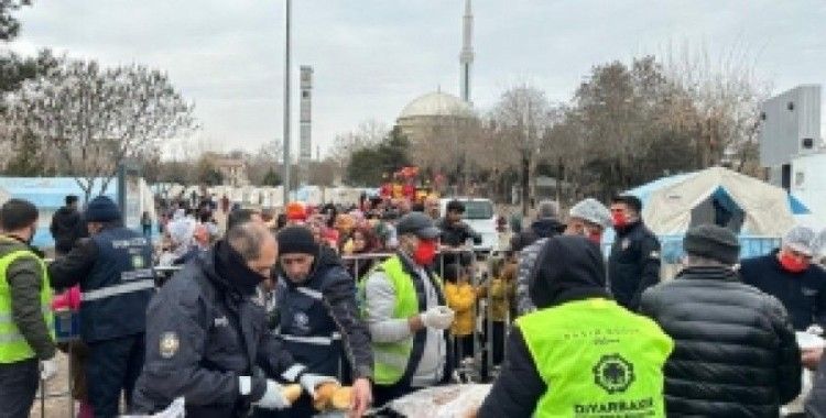 Çadır kentlerde 10 bin depremzede ağırlandı