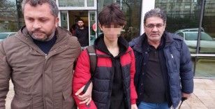 Kanser hastası annesini darp eden ağabeyini öldüren lise öğrencisi beraat etti