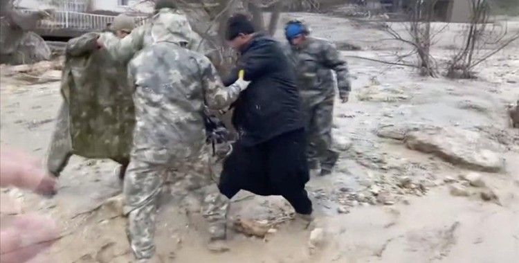 Mehmetçik'ten Adıyaman'daki selden etkilenenlere yardım