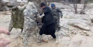 Mehmetçik'ten Adıyaman'daki selden etkilenenlere yardım
