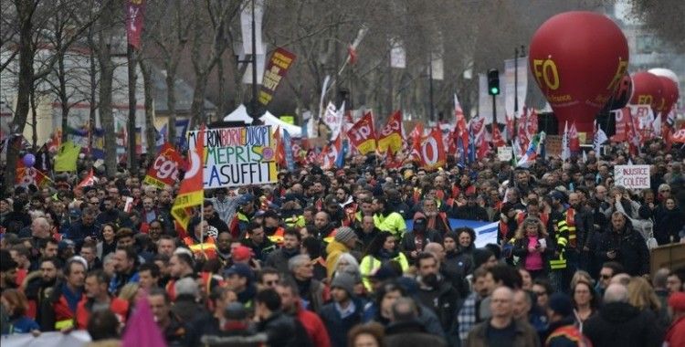 Fransa'da tartışmalı emeklilik reformu Senato'da onaylandı