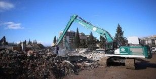 Kahramanmaraş'ta acil yıkılması gereken binalarda çalışma sürüyor