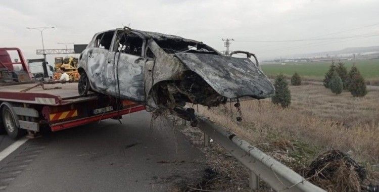 Takla atan otomobilde sıkışan sürücü aracının alev alması sonucu hayatını kaybetti