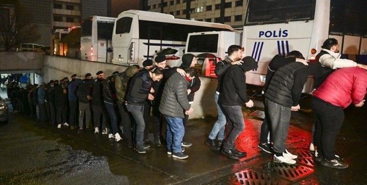 İstanbul'da düzenlenen 'Kökünü Kurutma Operasyonu'nda yakalanan 161 zanlı adliyeye sevk edildi