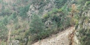 Osmaniye’de artçı depremler sonrası köy yolu kapandı
