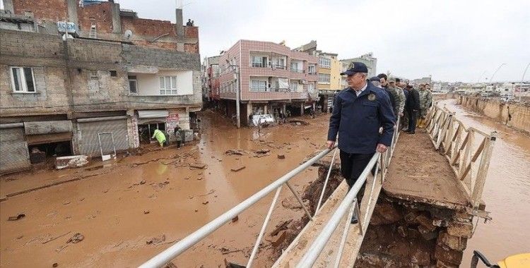 Bakan Akar: (Depremler ve sel baskını) Devletimiz tüm kurumlarıyla birlikte ilk andan itibaren seferber oldu