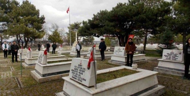 Kütahya Şehit Selim Cansız AİHL öğrencilerinden Hava Şehitliğinde hatim duası
