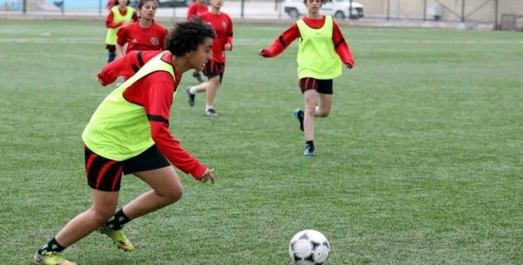 Van Büyükşehir Kadın Futbol Takımı yeni sezona hazır
