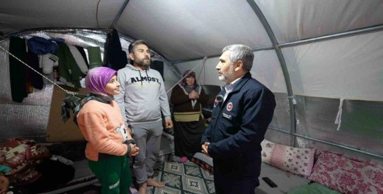 Müftülük personeli depremzedeleri yalnız bırakmıyor
