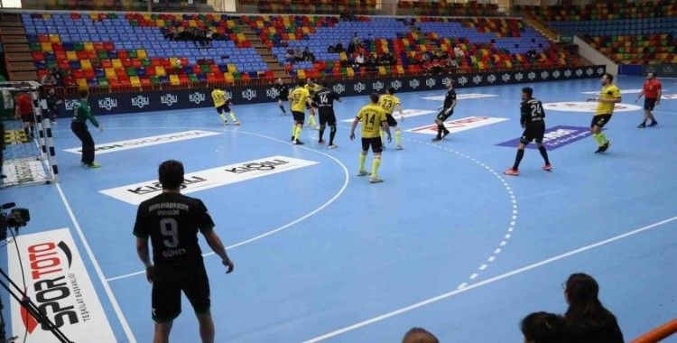 Sakarya Büyükşehir Hentbol takımı kupaya yarı finalde veda etti
