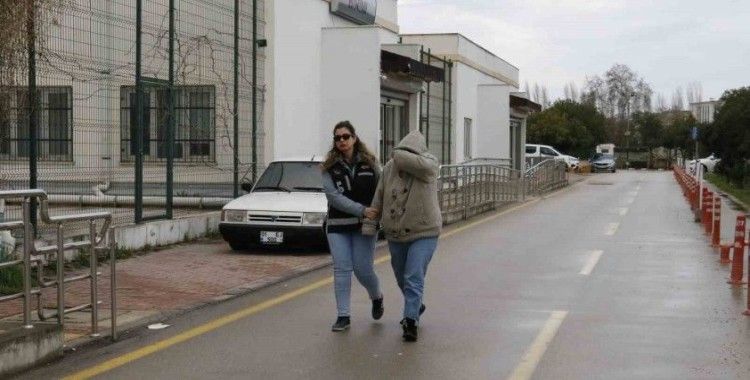 Kendisini kamu görevlisi olarak tanıtıp 8 kişiyi dolandıran kadın yakalandı