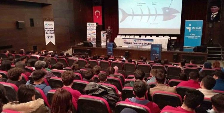Kars’ta meslek erbapları öğrencilerle buluştu

