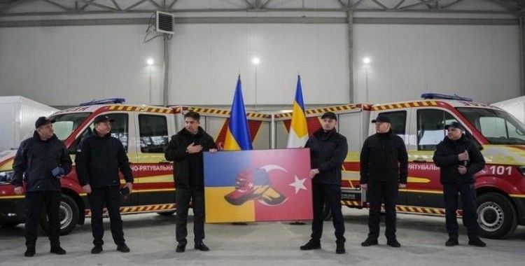 Kiev Büyükelçisi Güldere, Türkiye'de kurtarma çalışmalarına katılan Ukraynalı ekiple görüştü