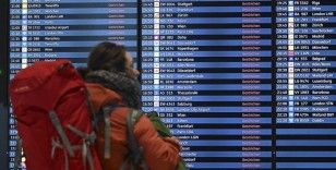 Almanya'da grevler nedeniyle havalimanlarındaki yüzlerce uçuş iptal edildi