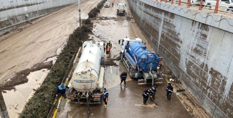 Şanlıurfa'da sel sonrası temizlik çalışmaları sürüyor