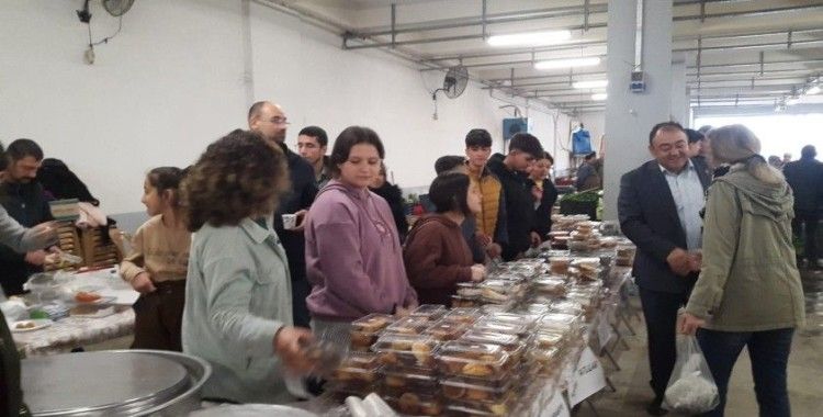 Hayır çarşısının geliri depremzedelere
