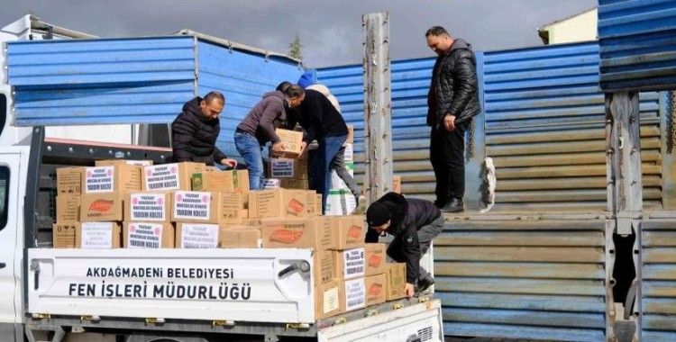 Akdağmadeni'nde deprem bölgesine yardımlar sürüyor