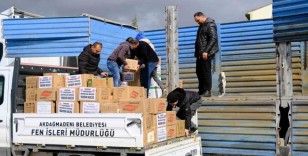 Akdağmadeni'nde deprem bölgesine yardımlar sürüyor