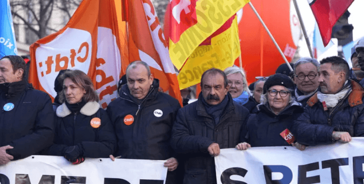 Fransa’da emeklilik reformunu Meclis'e sunmadan kabul eden Macron'a tepkiler büyüyor